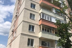 Продается четырехкомнатная квартира