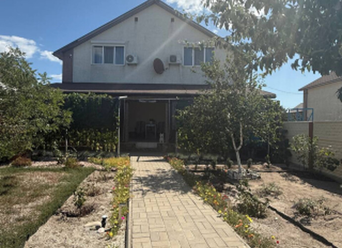 Продается уютный дом на Белосарайской косе с террасой и видом на море.