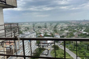 Продаётся просторная 2-комнатная квартира в центре Мариуполя