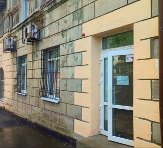 Продается 4-х комнатная квартира коммерческого использования с подвальным помещением