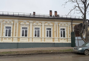 Продается трехкомнатная квартира с перспективой ведения коммерческой деятельности