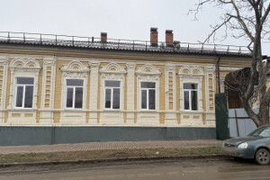 Продается трехкомнатная квартира с перспективой ведения коммерческой деятельности