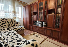 Продается трехкомнатная квартира в Ильичевском районе