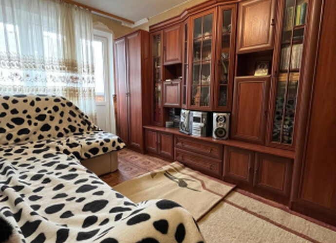 Продается трехкомнатная квартира в Ильичевском районе