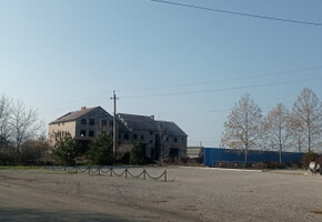 В продаже административно-коммерческий комплекс, расположенный на трассе Мариуполь-Мелекино