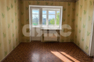 Продается трехкомнатная квартира в Приморском районе