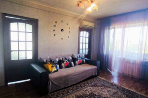 Продается уютная трёхкомнатная квартира в сердце Ильичёвского районе