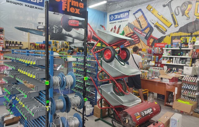 Магазин "СтройГород" (бывший Евробуд) на ул. Митрополитская