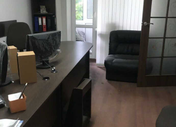 Продается трехкомнатная квартира в Ильичевском районе