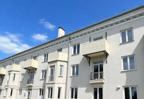 В продаже просторная трехкомнатная классическая квартира
