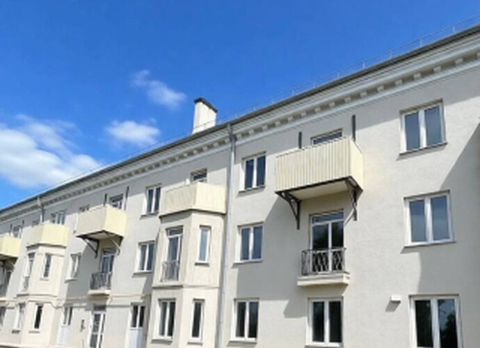 В продаже просторная трехкомнатная классическая квартира