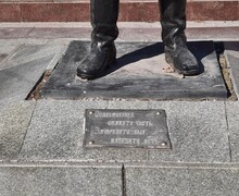 Памятник Владимиру Высоцкому в Мариуполе