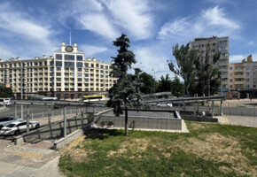 Купить трехкомнатную квартиру в  самом центре города 