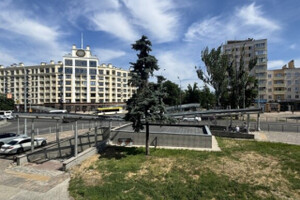 Купить трехкомнатную квартиру в  самом центре города 