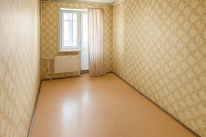 Продается трехкомнатная квартира в Ильичевском районе Мариуполя