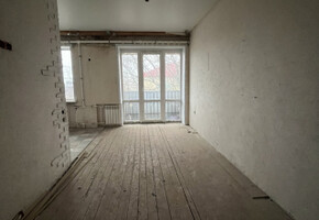 Продается трехкомнатная квартира в Приморском районе