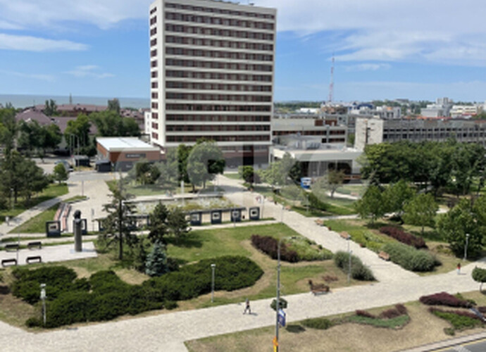 Сдаётся 2-комнатная квартира в самом центре Мариуполя
