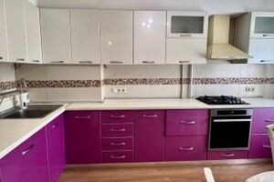 Продается трехкомнатная квартира