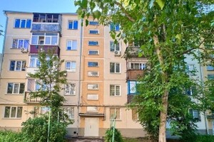 Продается четырехкомнатная квартира