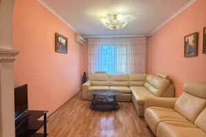 Продается роскошная трехкомнатная квартира на Левом берегу