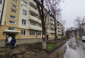 Продается трехкомнатная квартира в Центральном районе возле Самолета
