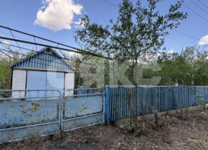 Продаётся просторный дом с коммуникациями, садом и огородом в селе Кириловка