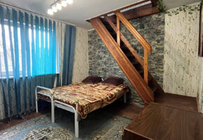 Продается двухэтажный дом с приватизированным участком в приморском районе.