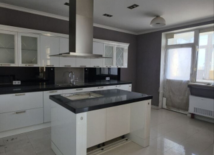 Продается 4 комн.кв 162.7 м² 