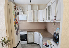 Продается трехкомнатная квартира в Приморском районе