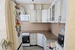 Продается трехкомнатная квартира в Приморском районе