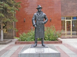 Памятник Владимиру Высоцкому в Мариуполе