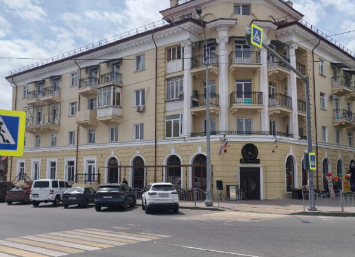 Продаётся 3-х комнатная квартира, в культурном центре города, напротив Драматического театра.