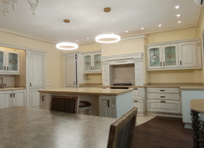 Продаётся просторная трёхкомнатная квартира в Центре Мариуполя