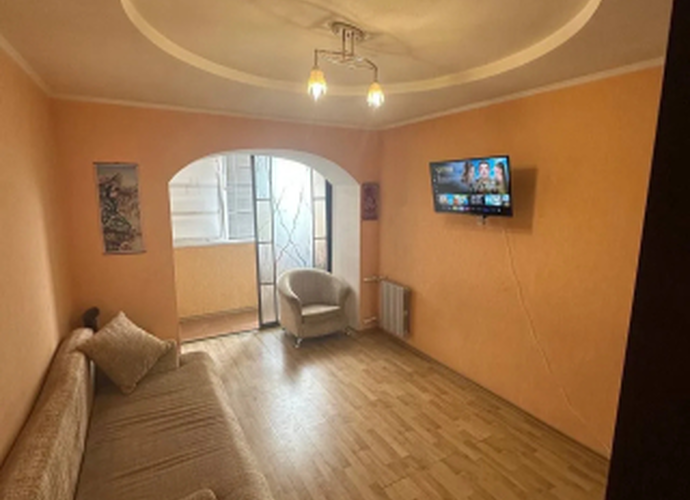Продажа 2-комнатной квартиры на 5 этаже 9-этажного дома, 44.8 м², дизайнерский ремонт — рядом парк Гурова и зоопарк