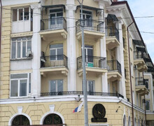 Продаётся 3-х комнатная квартира, в культурном центре города, напротив Драматического театра.