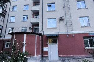 Продается просторная 3-комнатная «сталинка» на Ильичёвском проспекте