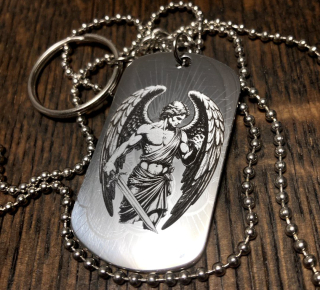 Лазерная гравировка на жетонах , часах кольцах, ножах, брелках , ручках и т