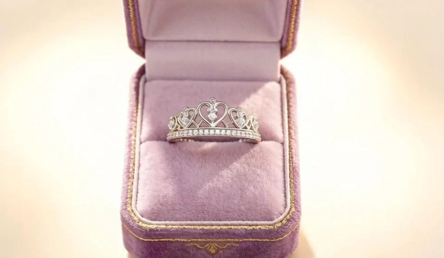 💍  Нежное кольцо «Корона» — для принцессы!